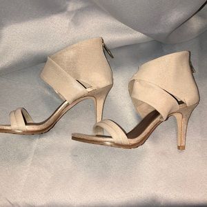 Donald J. Pliner Gold Sandal 5.5